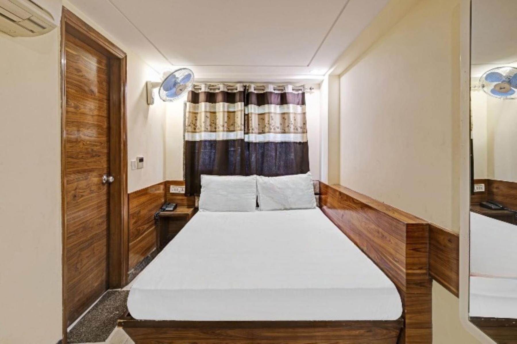 Hotel Keshew International New Delhi